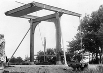 848459 Gezicht op de Nellesteinsebrug over de Winkel bij Abcoude.